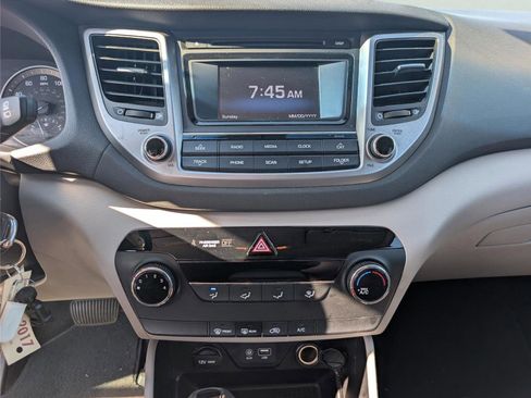 Used 2016 Hyundai Tucson SE image 16