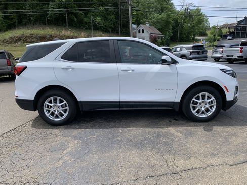 Used 2024 Chevrolet Equinox LT AWD/4WD image 2