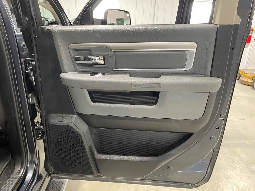Used 2015 RAM 1500 Classic SLT w/ SLT Plus D←cor Group AWD/4WD image 23
