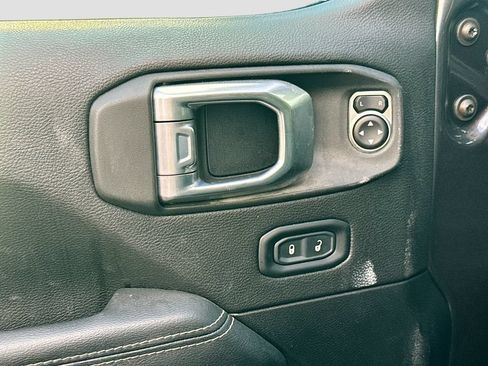 Used 2023 Jeep Wrangler Unlimited Sahara AWD/4WD image 19