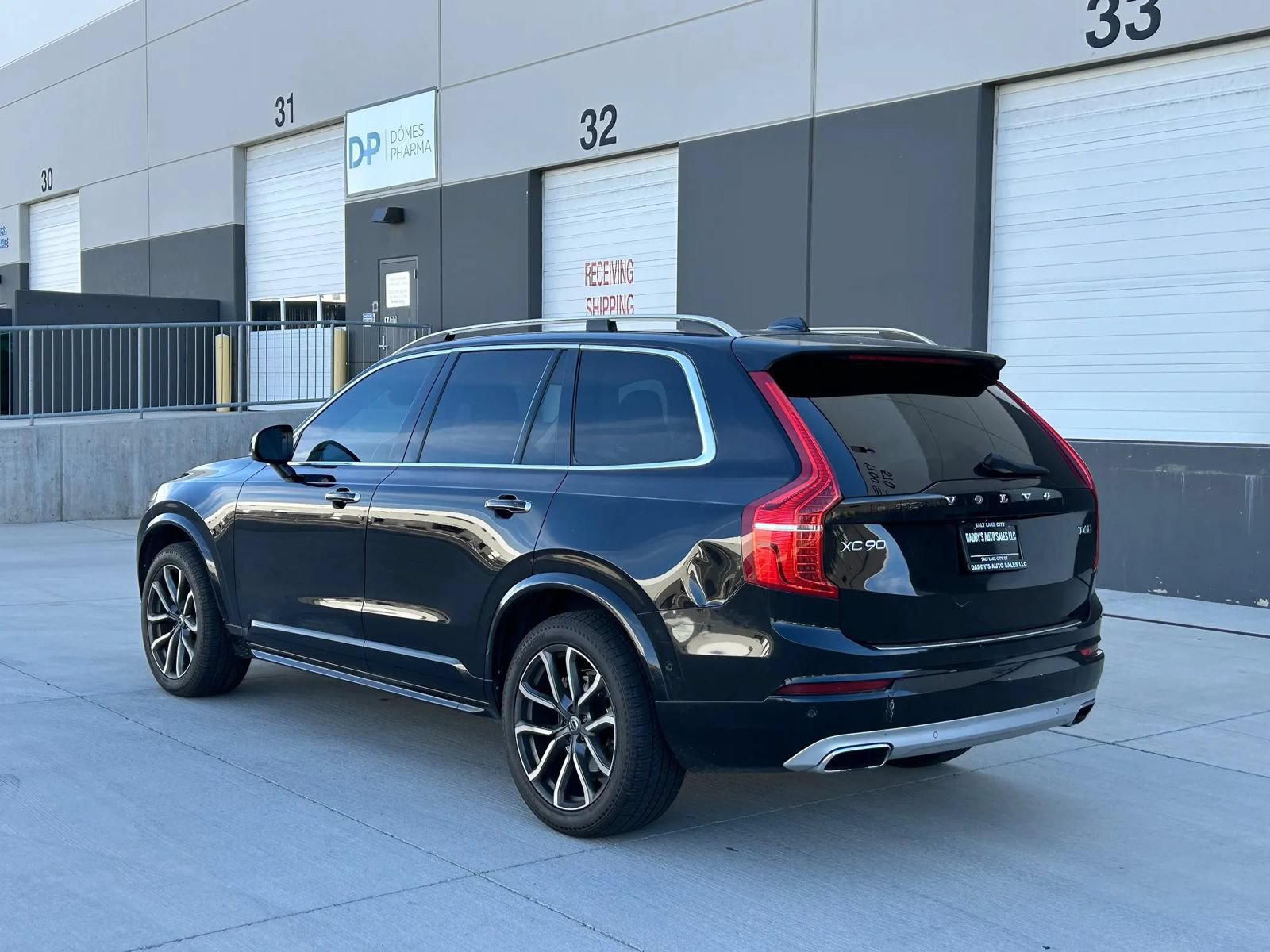 Used 2016 Volvo XC90 T6 Momentum w/ Momentum Plus Package AWD/4WD image 3