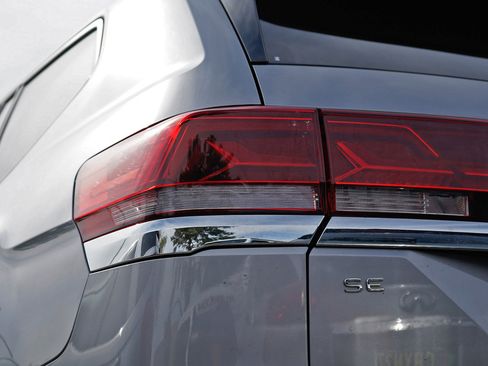 Used 2024 Volkswagen Atlas SE image 14