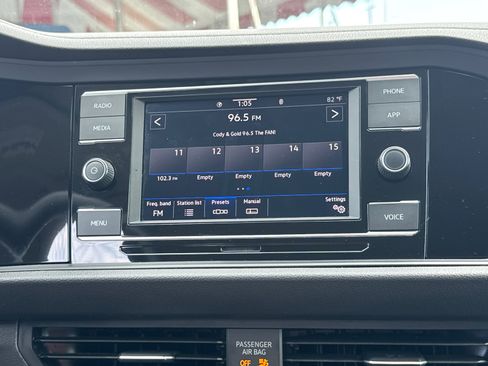 Used 2024 Volkswagen Jetta SE image 10