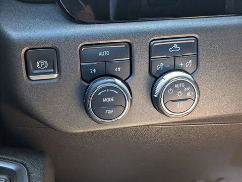 Used 2023 Chevrolet Silverado 1500 RST AWD/4WD image 16