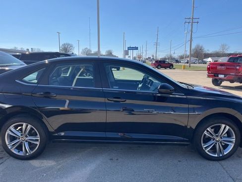Used 2022 Volkswagen Jetta SE FWD image 4