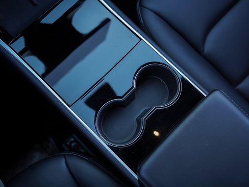 Used 2021 Tesla Model Y Long Range image 27