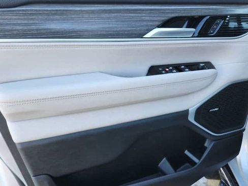 Used 2023 Jeep Wagoneer Series III w/ Convenience Group I image 23