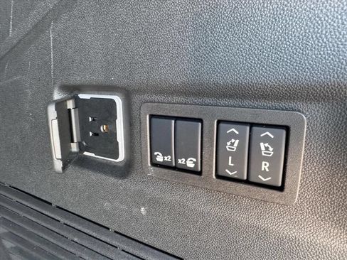 Used 2025 Chevrolet Suburban High Country AWD/4WD image 11