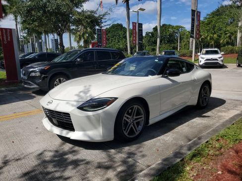 Certified 2025 Nissan Z Sport w/ Floor Mat Package RWD image 3