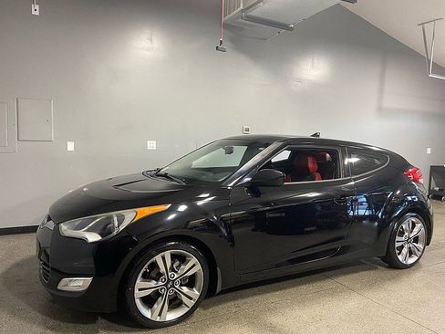 Used 2012 Hyundai Veloster w/ Style Pkg image 7