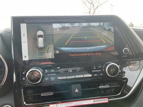 New 2026 Toyota Highlander Platinum image 33