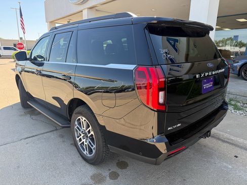 Used 2025 Ford Expedition Active image 8