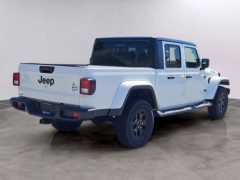 Used 2022 Jeep Gladiator Sport image 4