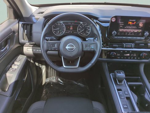 Certified 2025 Nissan Pathfinder SV image 23