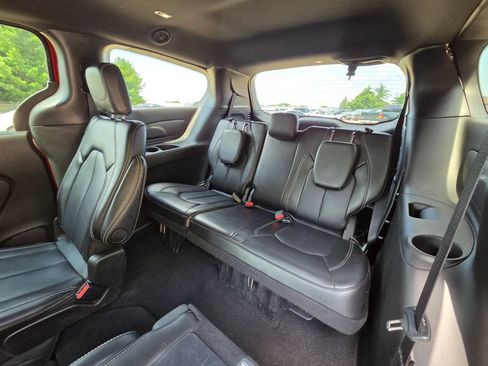 Used 2025 Chrysler Pacifica Select FWD image 35