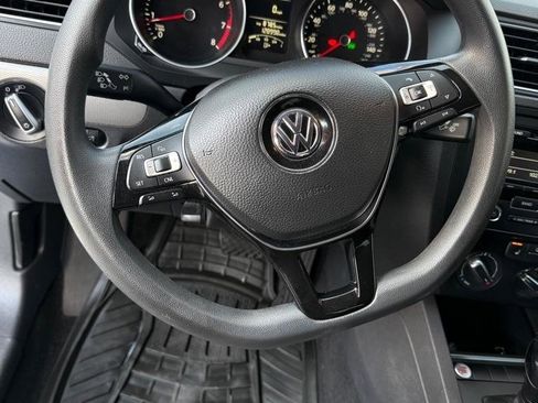 Used 2015 Volkswagen Jetta SE image 4