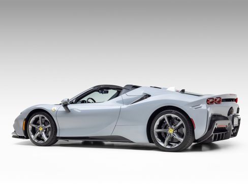 Used 2024 Ferrari SF90 Spider image 7