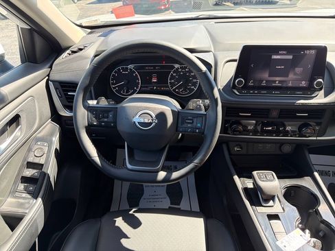 Used 2025 Nissan Rogue SV w/ SV Premium Package FWD image 30