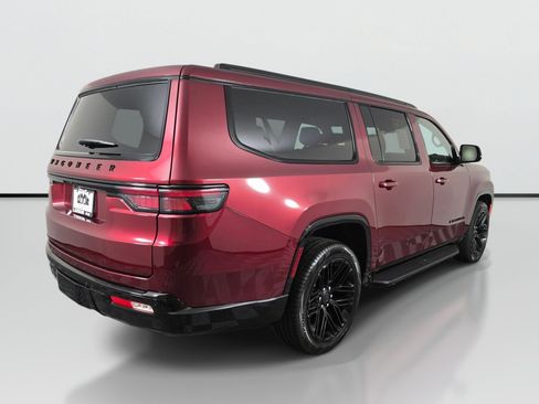 New 2025 Jeep Wagoneer L Series II w/ HD Trailer Tow Package w/25F AWD/4WD image 4