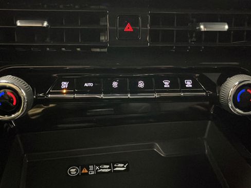 Used 2025 Chevrolet Tahoe High Country AWD/4WD image 38