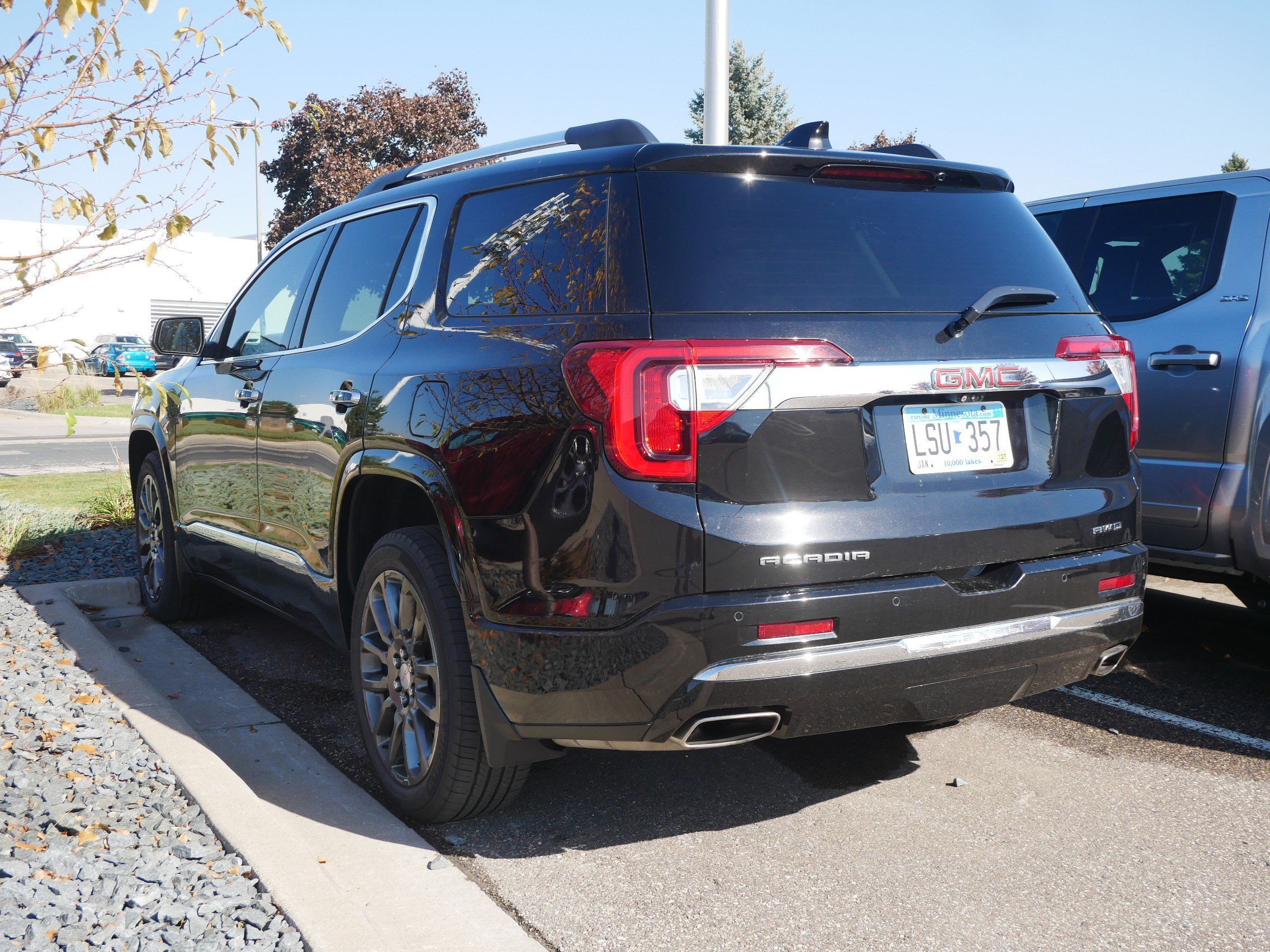 Used 2021 GMC Acadia Denali w/ Denali Technology Package AWD/4WD image 4