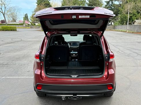 Used 2019 Toyota Highlander SE w/ Nightshade Edition image 34
