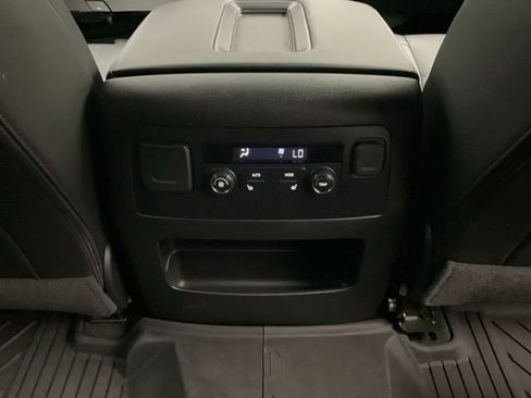 Certified 2018 Chevrolet Tahoe LT w/ Luxury Package AWD/4WD image 32