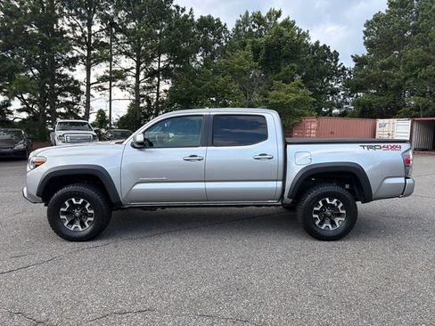 Used 2022 Toyota Tacoma TRD Off-Road w/ Technology Package AWD/4WD image 4