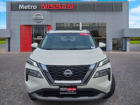 Used 2023 Nissan Rogue SV w/ SV Premium B Package FWD image 2