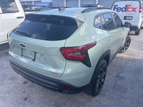 Used 2024 Chevrolet Trax RS w/ Sunroof Package image 10