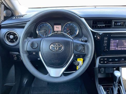Used 2018 Toyota Corolla LE image 5