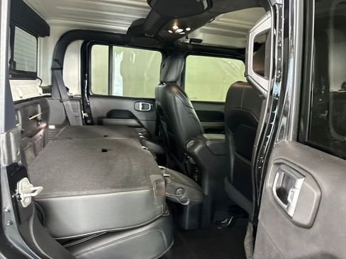 Used 2020 Jeep Gladiator Overland image 28