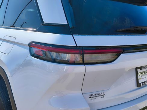 New 2025 Jeep Grand Cherokee Altitude RWD image 4