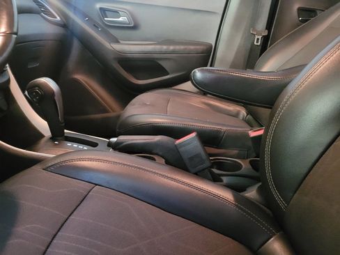Used 2019 Chevrolet Trax LT w/ LT Convenience Package FWD image 26
