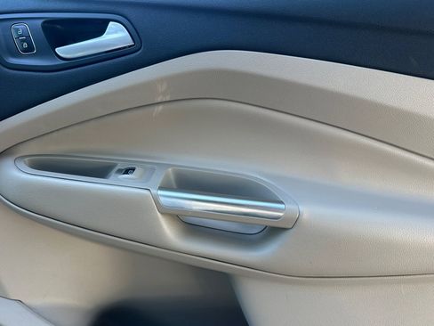 Used 2017 Ford Escape Titanium image 21