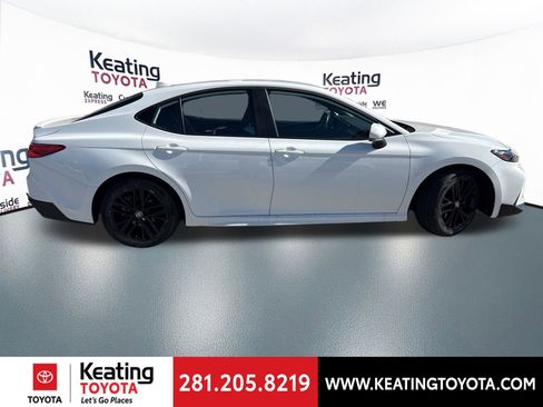 Used 2025 Toyota Camry SE image 8