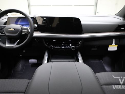 New 2026 Chevrolet Suburban LS RWD image 13