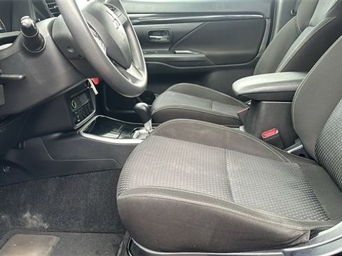 Used 2019 Mitsubishi Outlander ES image 22