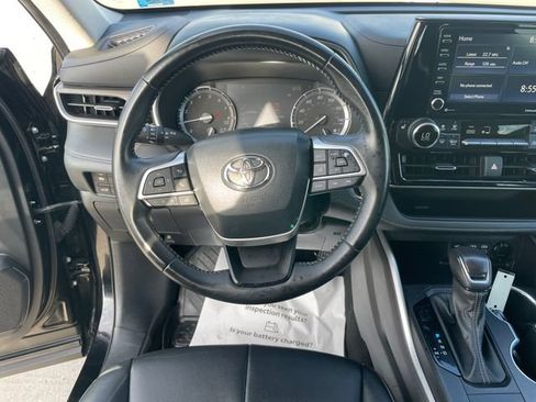 Used 2022 Toyota Highlander XLE AWD/4WD image 23