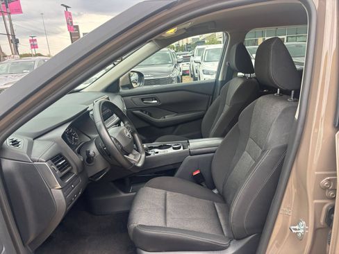 Used 2025 Nissan Rogue SV AWD/4WD image 28
