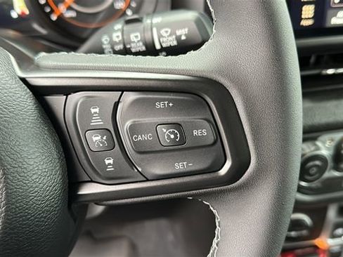 Used 2025 Jeep Wrangler Willys image 13