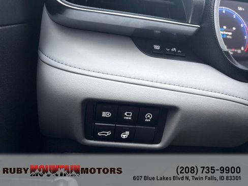 Used 2023 Toyota Highlander Limited image 13