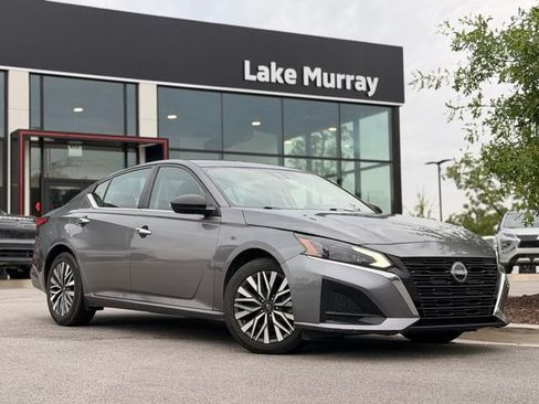 Used 2024 Nissan Altima 2.5 SV FWD image 1