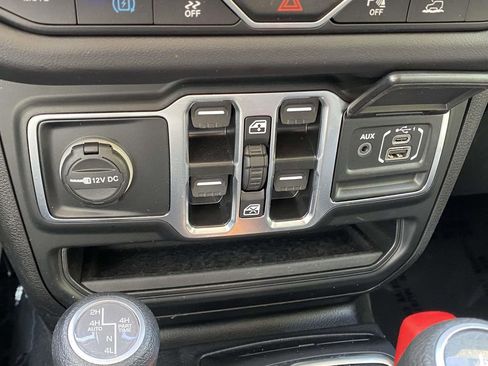 Used 2024 Jeep Wrangler Unlimited Sahara w/ Safety Group AWD/4WD image 27