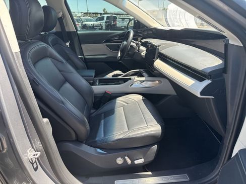 Used 2024 Lincoln Nautilus Premier AWD/4WD image 13