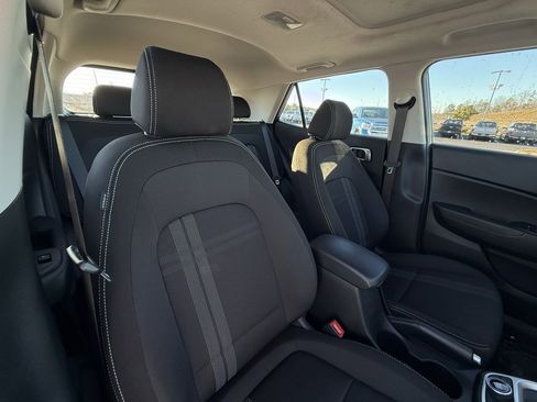 Used 2025 Hyundai Venue SEL image 30