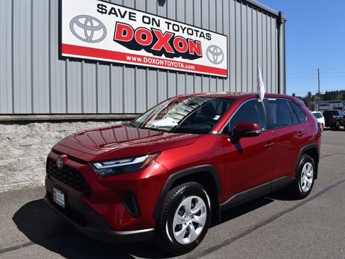 Used 2025 Toyota RAV4 LE image 1