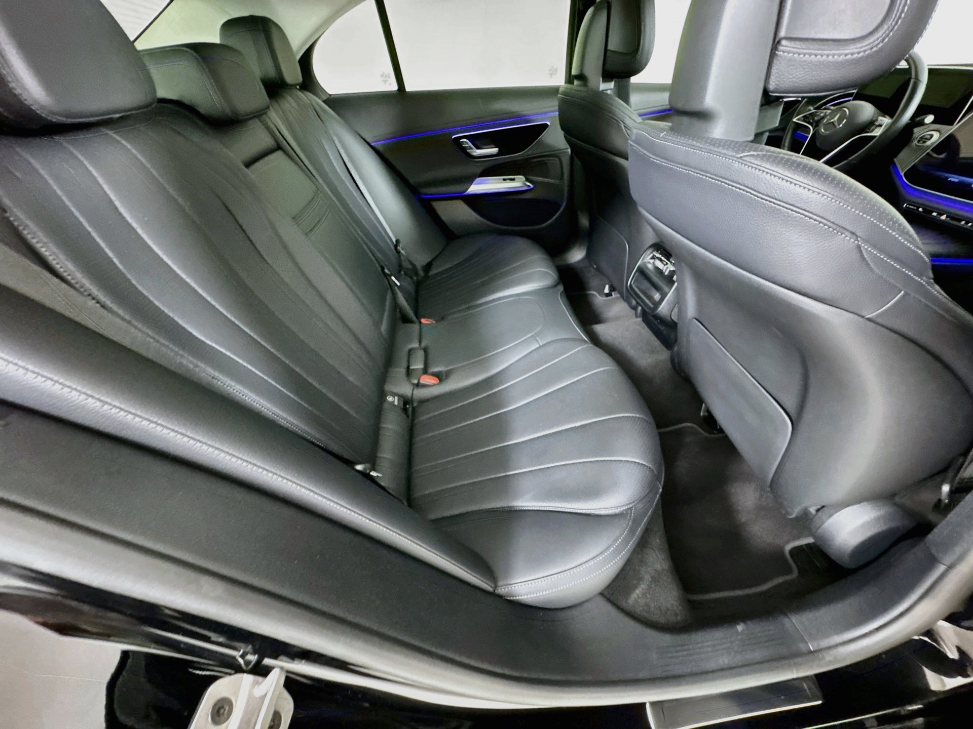 Used 2025 Mercedes-Benz E 350 4MATIC Sedan image 29