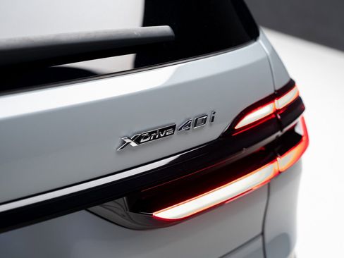 Used 2025 BMW X7 xDrive40i w/ M Sport Package image 30