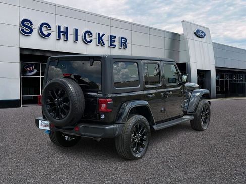 Used 2022 Jeep Wrangler Unlimited Sahara w/ Cold Weather Group AWD/4WD image 2